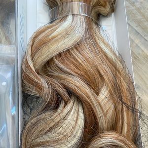 2 packs !!- Ezee-on 18” F27.613 wavy clip in extensions